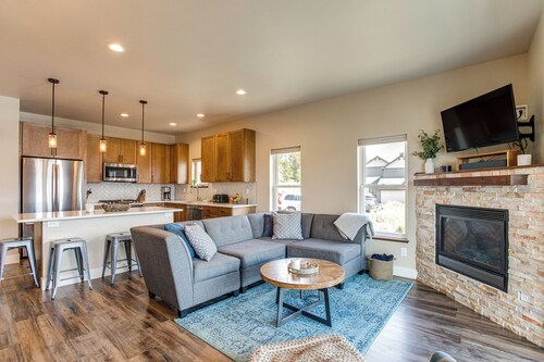 Home w/ Hot Tub & Views - Free Bus to Winter Park