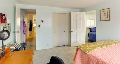 Near I-15: Convenient & Low-key Las Vegas Home!
