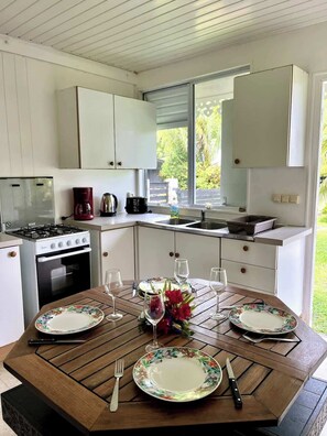 Fridge, microwave, oven, cookware/dishes/utensils