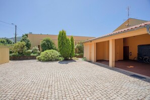 Apartment | 4 bedrooms, Internet