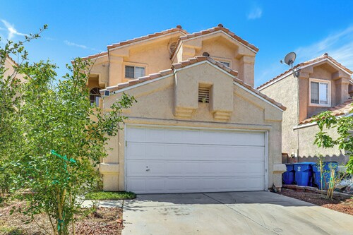 4 Mi to Las Vegas Strip: Home w/ Covered Patio!