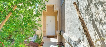 4 Mi to Las Vegas Strip: Home w/ Covered Patio!