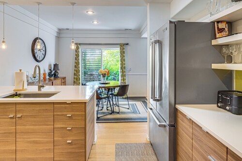 Modern Home Close to Dtwn Woodinville w/ Yard