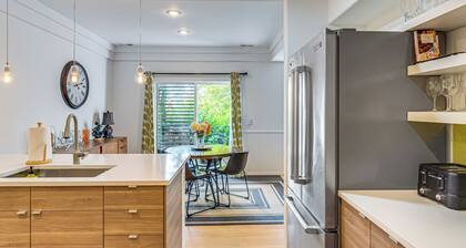 Modern Home Close to Dtwn Woodinville w/ Yard