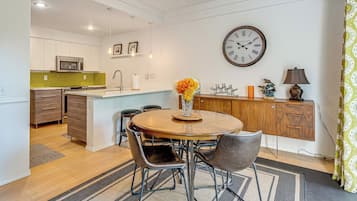 Apartment (3 Bedrooms) | Front of property