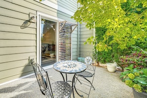 Apartment (3 Bedrooms) | Interior - Modern Home Close to Dtwn Woodinville w/ Yard (Woodinville)