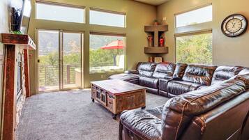 House (4 Bedrooms) | Front of property