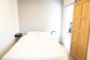 1 slaapkamer, een strijkplank/strijkijzer, wifi, beddengoed