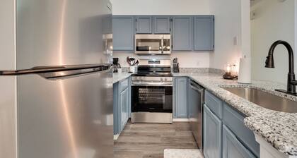 0.5 Mi to Table Rock Lake: Ozark Mountains Cabin