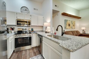 Interior - Table Rock Lake Condo 3 Mi to Boat Ramp! (Kimberling City)