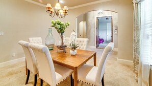 Ev (4 Bedrooms) | İç mekân