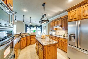 House (4 Bedrooms) | Interior - Spacious Texas Retreat w/ Community Pool (Sunnyvale)