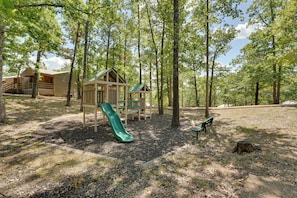 House (2 Bedrooms) | Interior - 3 Mi to Table Rock Lake: Cozy Cabin in the Woods! (Kimberling City)