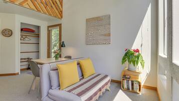 Apartment (0 Bedroom) | Interior