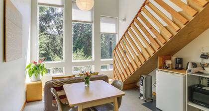Walk to Ocean! Forested Oregon Coast Getaway