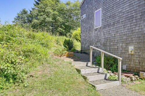 Walk to Ocean! Forested Oregon Coast Getaway