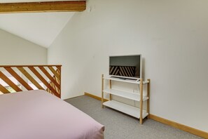 Apartment (0 Bedroom) | Interior - Walk to Ocean! Forested Oregon Coast Getaway (Seal Rock)