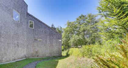 Walk to Ocean! Forested Oregon Coast Getaway