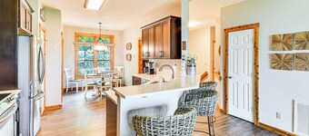 Condo w/ Private Balcony 6 Mi to Pisgah NF!