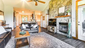 ุงูู
ูุดุฃุฉ ู
ู ุงูุฏุงุฎู