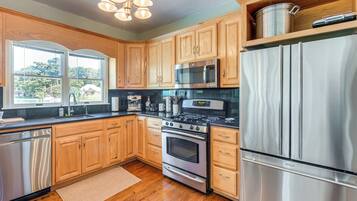 House (5 Bedrooms) | Interior