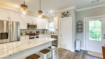 House (3 Bedrooms) | Interior