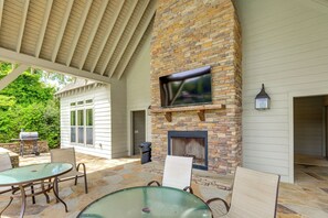 House (3 Bedrooms) | Interior - Walk to Lake Martin: Water-view Retreat w/ Deck! (Tallassee)