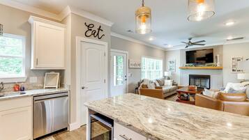 House (3 Bedrooms) | Interior