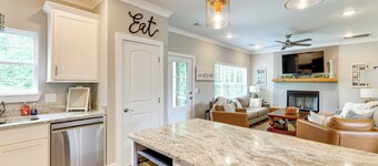 마틴 호수까지 도보 거리: 물가 전망 리트리트, 데크 있음!