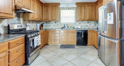 3 Mi to Spring River: Fully Furnished Outdoor Gem!