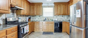 3 Mi to Spring River: Fully Furnished Outdoor Gem!