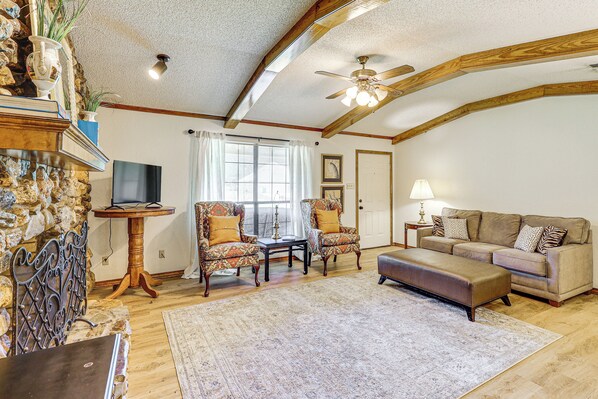 House (2 Bedrooms) | Interior