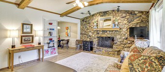 2 Mi to Tamu Campus: Texarkana Family Home