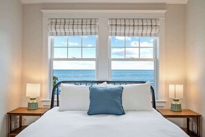 6 bedrooms, travel cot, WiFi, bed sheets