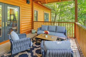 Interior - Near Boone-custom Built Cabin: 3 BR 3 BA W/hot Tub (Zionville)