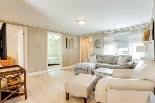 Pet-friendly Harrison Home: 1 Mi to Wilson St Park
