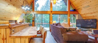 Explore Mt St Helens: A-frame Chalet w/ Deck!