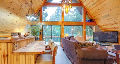 Explore Mt St Helens: A-frame Chalet w/ Deck!
