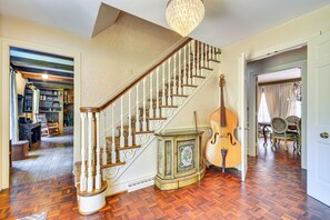 Interior - 2 Mi to Main St Thomasville: Family Home w/ Games (Thomasville)