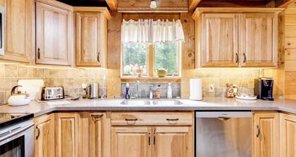 7 Mi to Glens Falls: Peaceful Retreat w/ Game Room