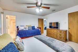 House (3 Bedrooms) | Interior - Family Getaway on 4 Acres in Mineola! (Mineola)