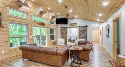 Relax on the River: Modern Mountain View Escape!