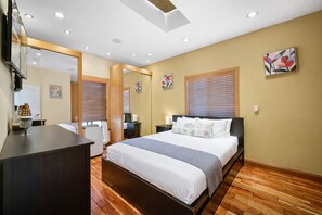 4 bedrooms, desk, iron/ironing board, travel crib