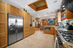 Mikrowelle, Ofen, Herdplatte, Geschirrspüler