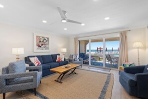 تلفزيون ذكي، تنس طاولة، كُتُب