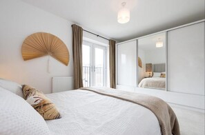 2 bedrooms, iron/ironing board, travel cot, WiFi