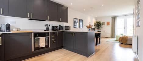 Mikrowelle, Ofen, Herdplatte, Geschirrspüler