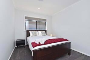 4 bedrooms, iron/ironing board, WiFi, bed sheets