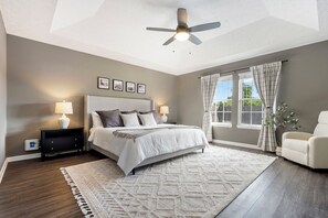 4 bedrooms, iron/ironing board, WiFi, bed sheets - NEW! The Flip Flop Fortress (Panama City Beach)