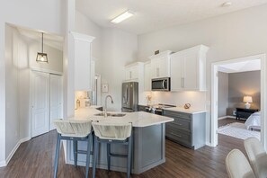 Micro-ondes, four, plaque de cuisson, lave-vaisselle